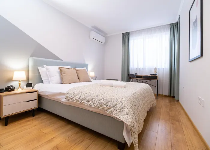 Modern & Elegant Center