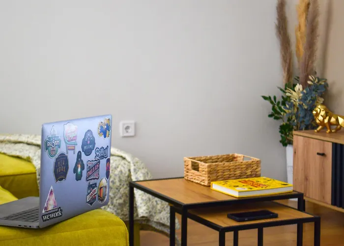 Modern & Elegant Center *