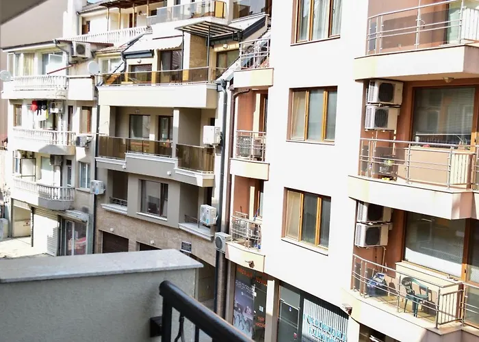 Modern & Elegant Center Lejlighed *