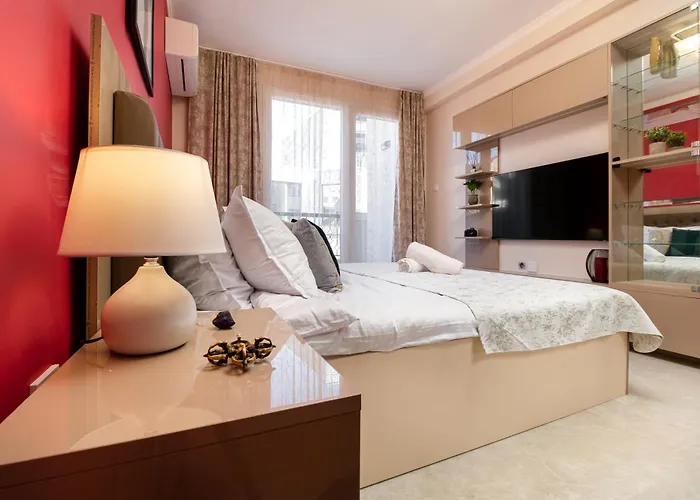 Modern & Elegant Center Lejlighed *