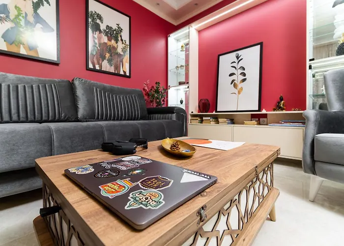 Modern & Elegant Center