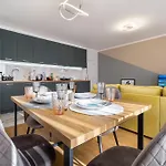 Modern & Elegant Center Daire *