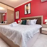 Apartment Modern & Elegant Center