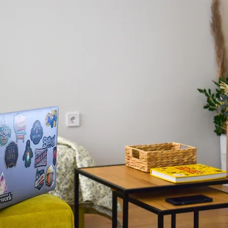 Modern & Elegant Center *