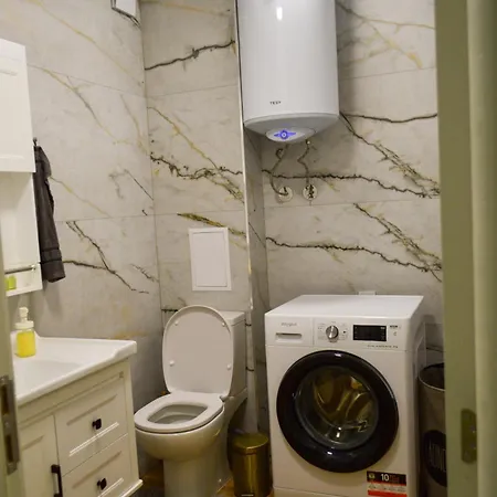 Modern & Elegant Center