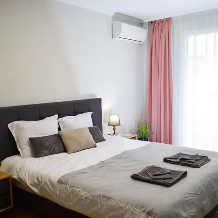 Modern & Elegant Center *