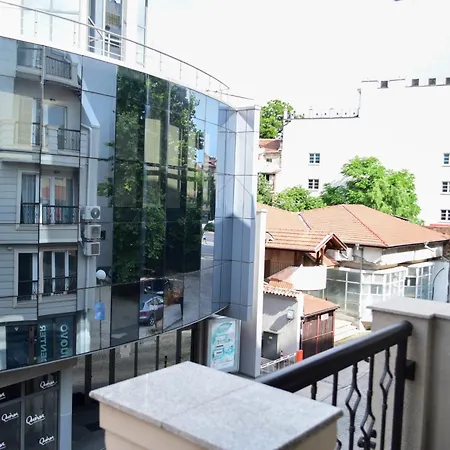 Modern & Elegant Center