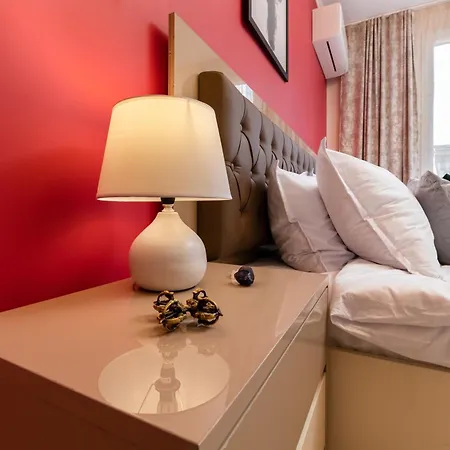 Modern & Elegant Center شقة