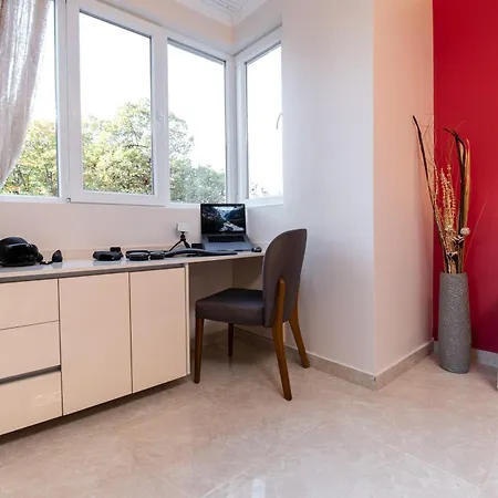 Modern & Elegant Center Φιλιππούπολη