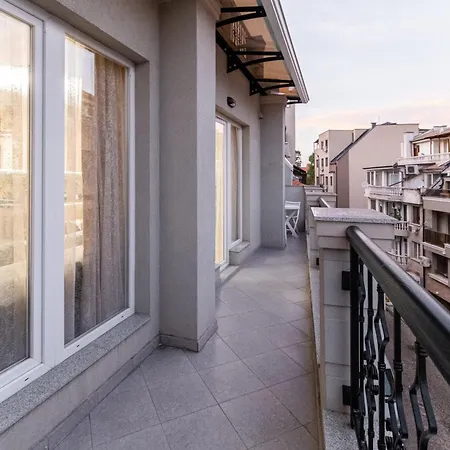 شقة Modern & Elegant Center بلوفديف