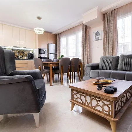 Modern & Elegant Center شقة