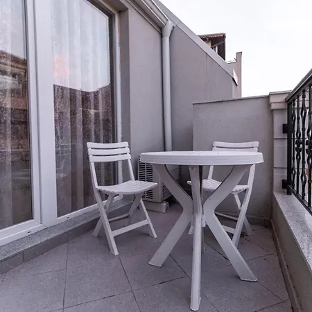 شقة Modern & Elegant Center