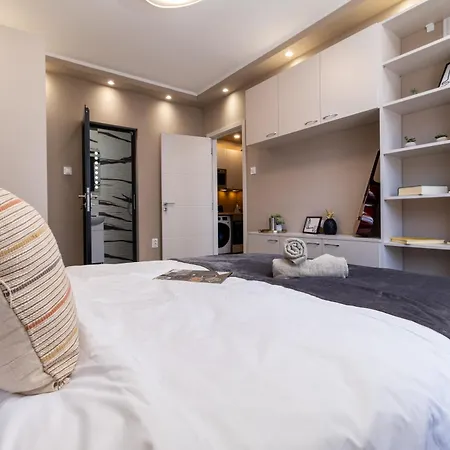 Modern & Elegant Center *