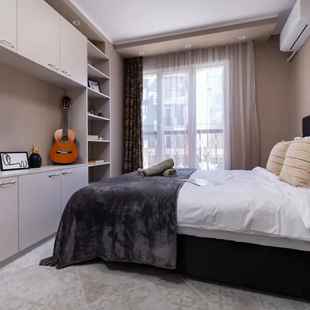 Modern & Elegant Center *