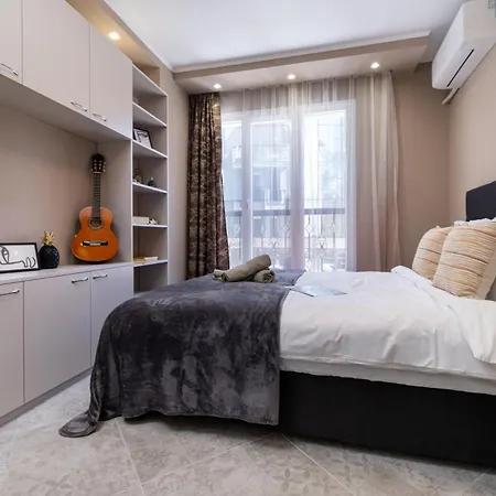 Modern & Elegant Center شقة بلوفديف
