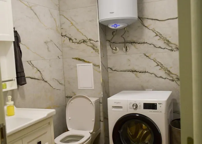 Modern & Elegant Center