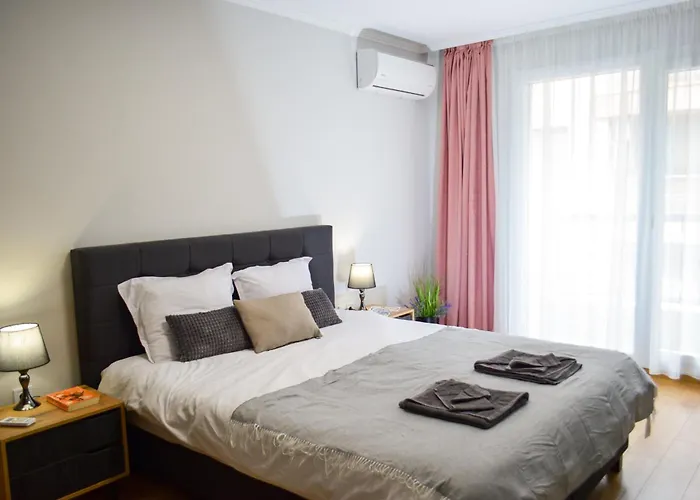 Modern & Elegant Center *