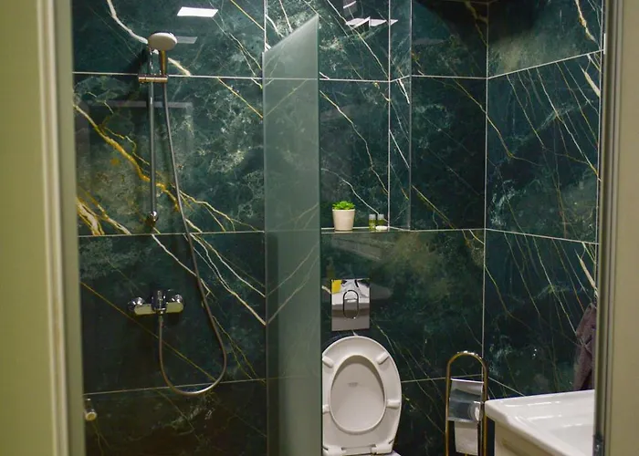 Modern & Elegant Center