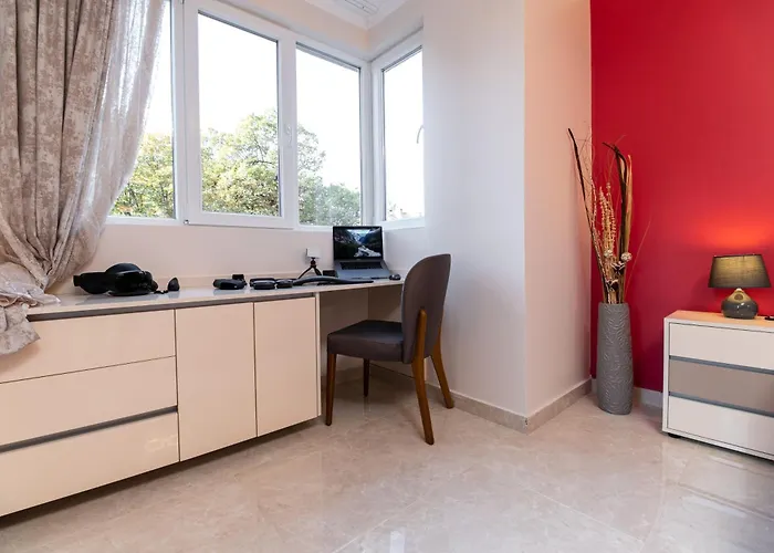 Modern & Elegant Center Φιλιππούπολη