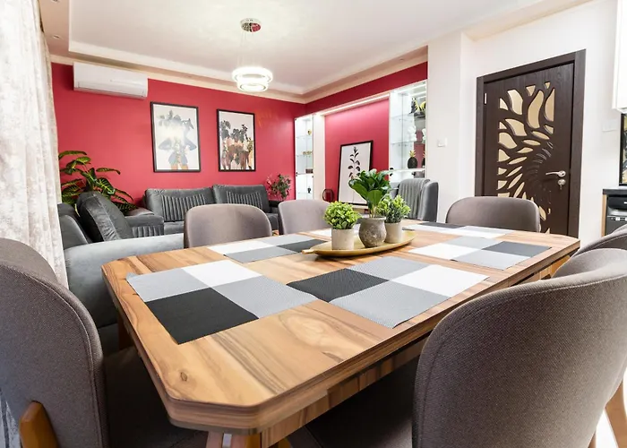 Modern & Elegant Center