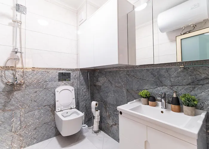 Modern & Elegant Center